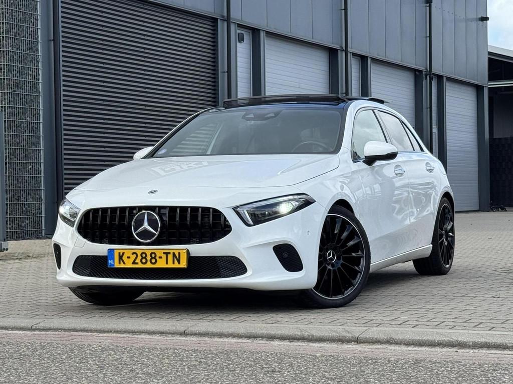 Mercedes A-klasse 180 Premium Plus Pano|Memory|Ambient Light, Auto's, Mercedes-Benz, 136 pk, Gebruikt, 4 cilinders, Wit