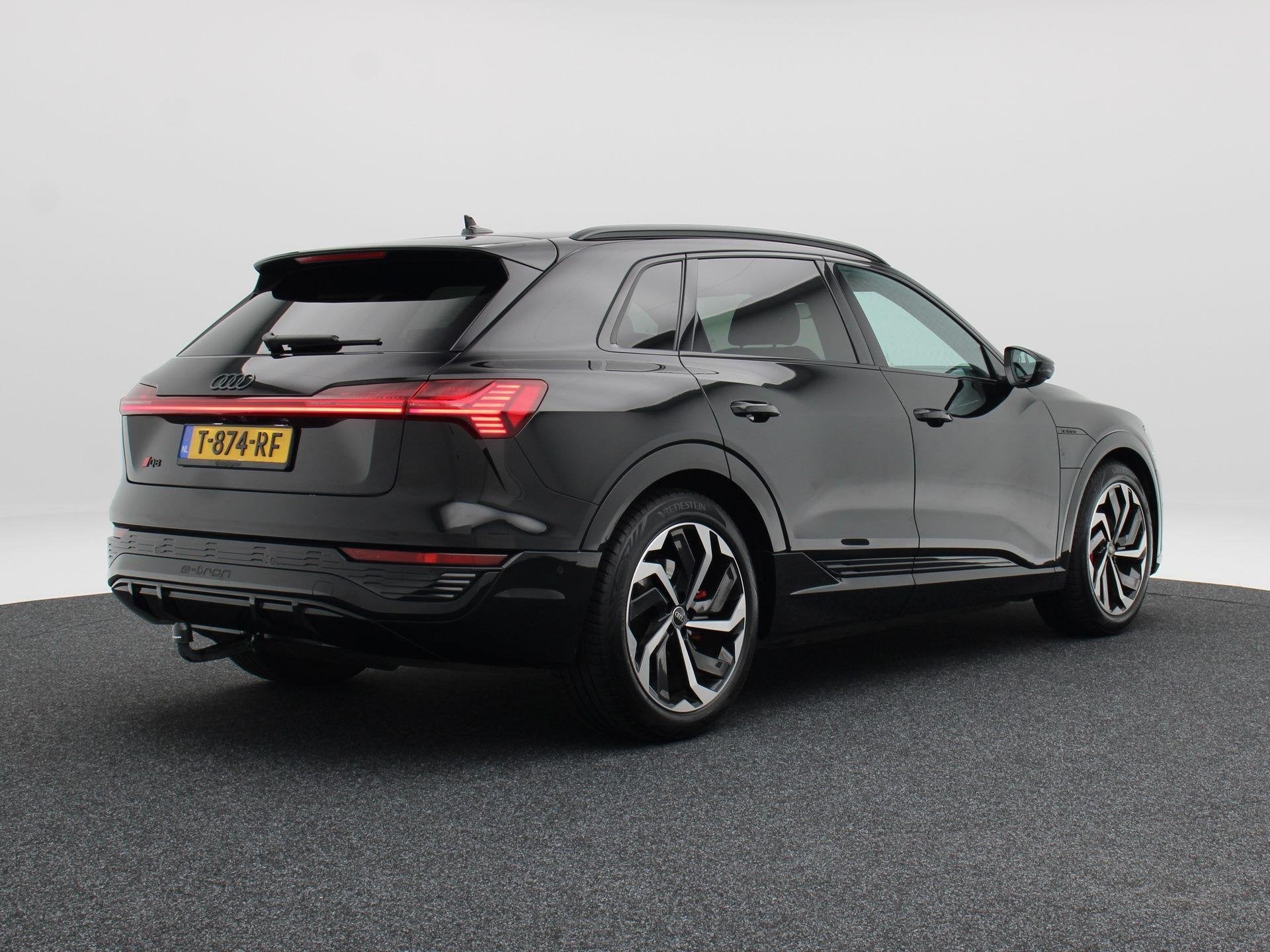 Audi Q8 e-tron 50 quattro S Edition 95 kWh 340 Pk | Stoelver, Automaat, 131 €/maand, Zwart, 95 kWh