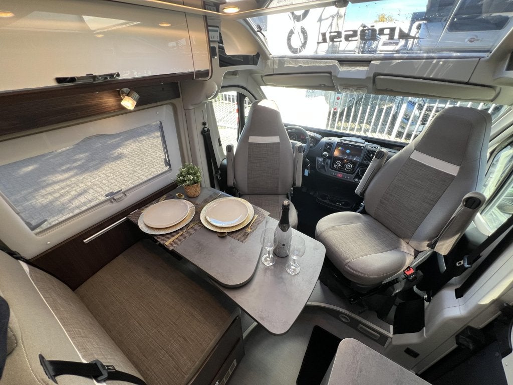 Pössl Summit 640 9-TRAPS AUTOMAAT ENKELE BEDDEN TREKHAAK, Caravans en Kamperen, Automaat, Ringverwarming, Fiat, Pössl