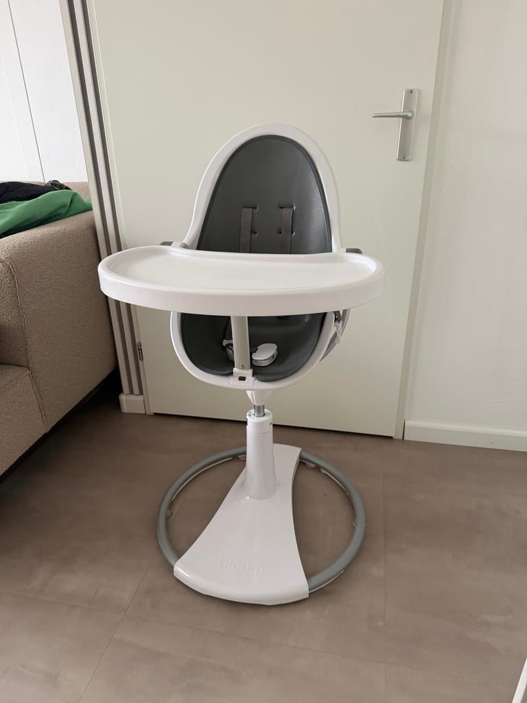 Bloom Fresco Chrome kinderstoel - Wit/Grijs, Ophalen of Verzenden, Gebruikt, Meegroeistoel, Afneembaar eetblad