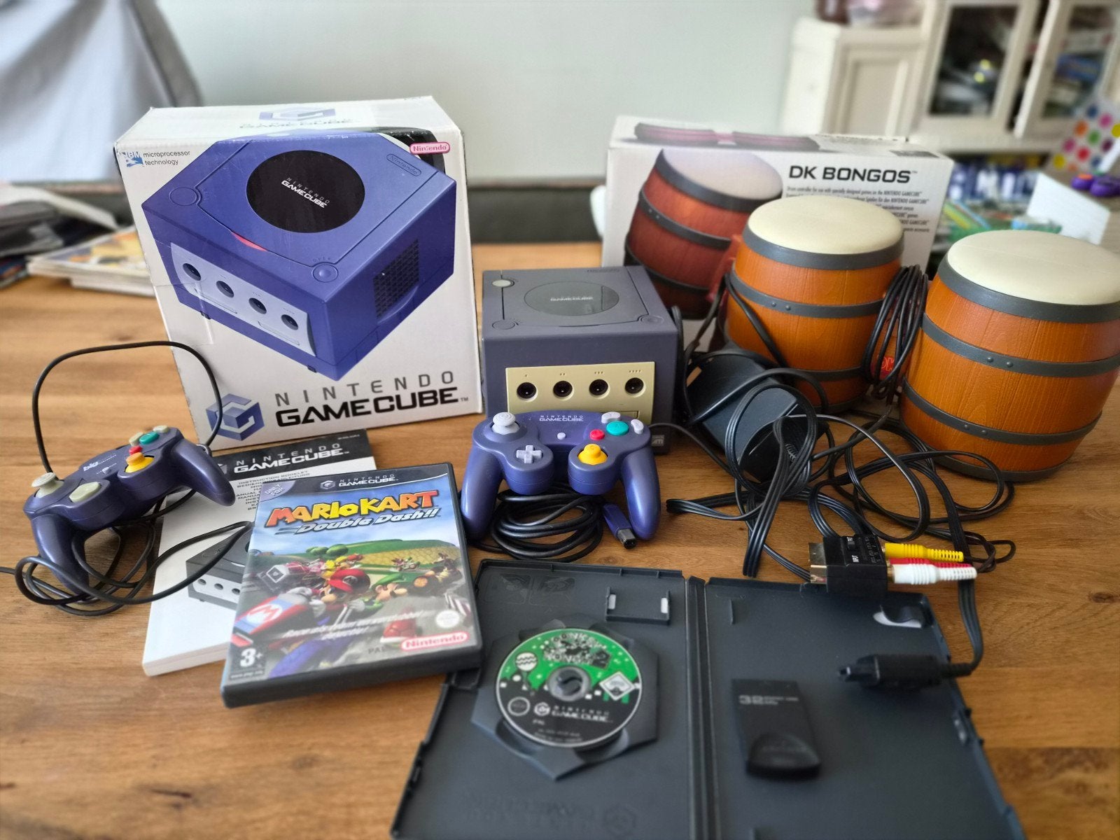 Nintendo GameCube + Mario Kart & DK Bongos, Gebruikt, Met 2 controllers, Ophalen of Verzenden, Paars