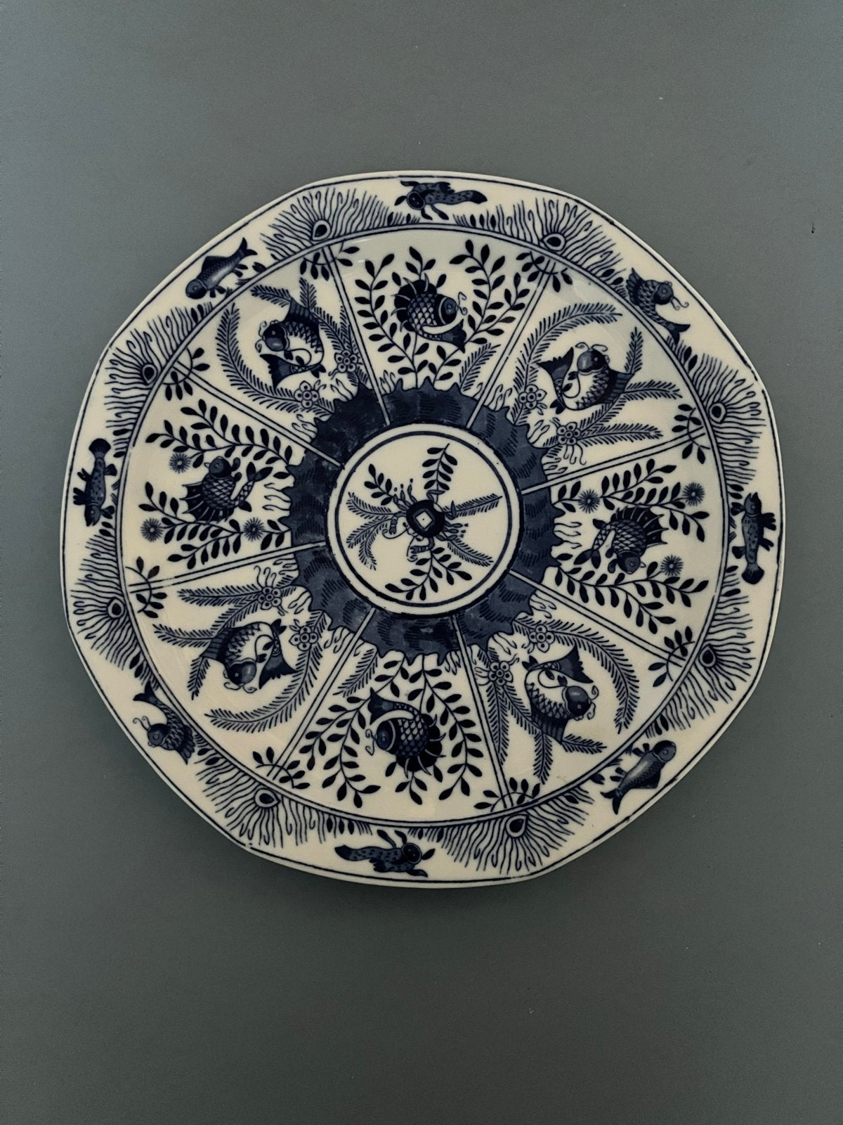 Antiek Chinees Blauw-Wit Porseleinen Bord met Vissen, Antiek en Kunst, Ophalen of Verzenden