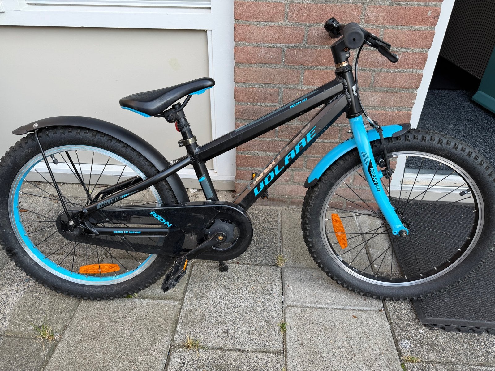 Volare Rockx 20 inch kinderfiets - Zwart/Blauw, Ophalen, Gebruikt, Terugtraprem, 20 inch of meer