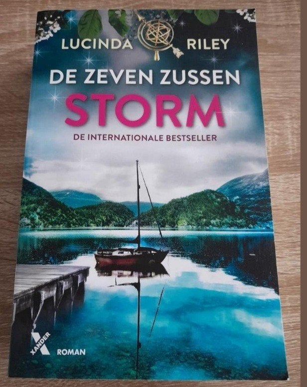 De Zeven Zussen - Storm (deel 2) door Lucinda Riley, Boeken, Ophalen of Verzenden, Gelezen, Lucinda Riley, Nederland