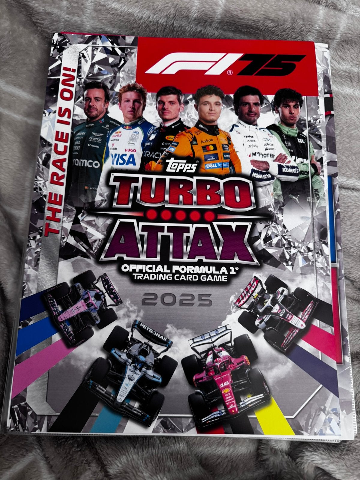 Topps Turbo Attax 2025. Album, Ophalen of Verzenden, Zo goed als nieuw