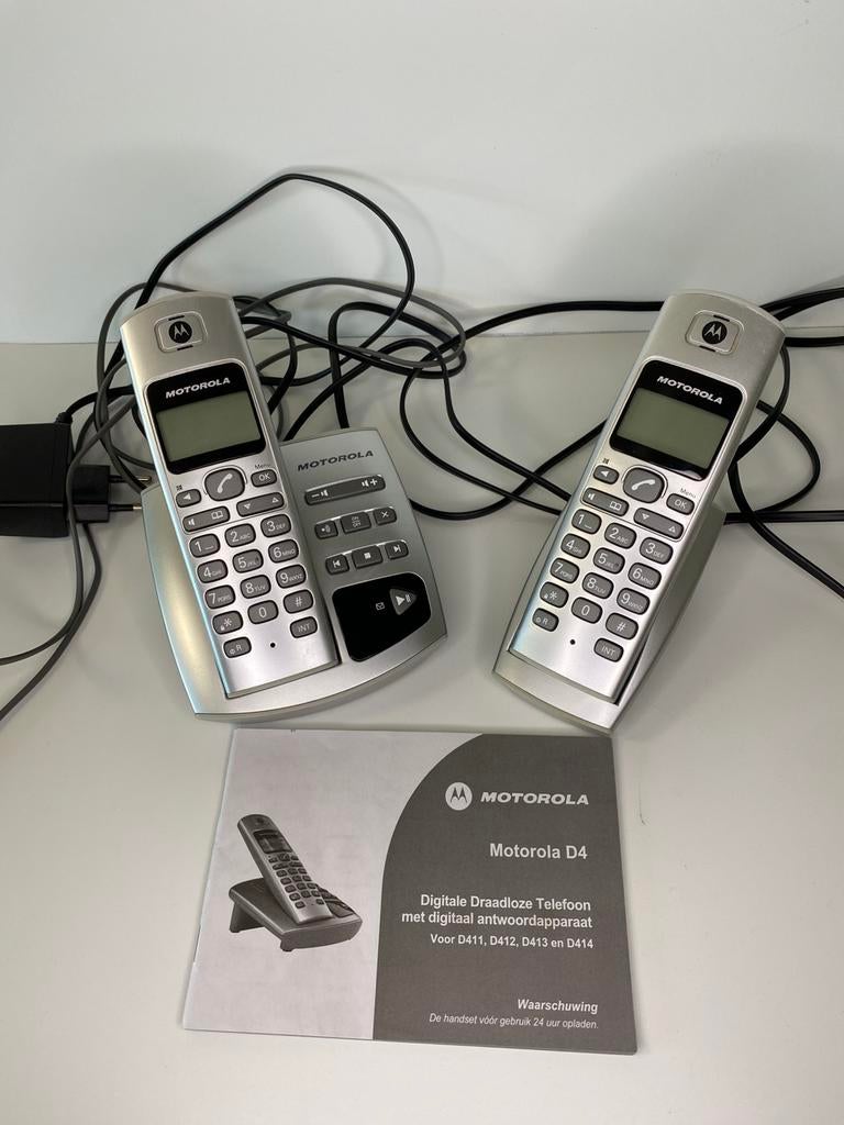 Motorola DECT telefoon met antwoordapparaat en boekje, Ophalen of Verzenden, Zo goed als nieuw, 2 handsets
