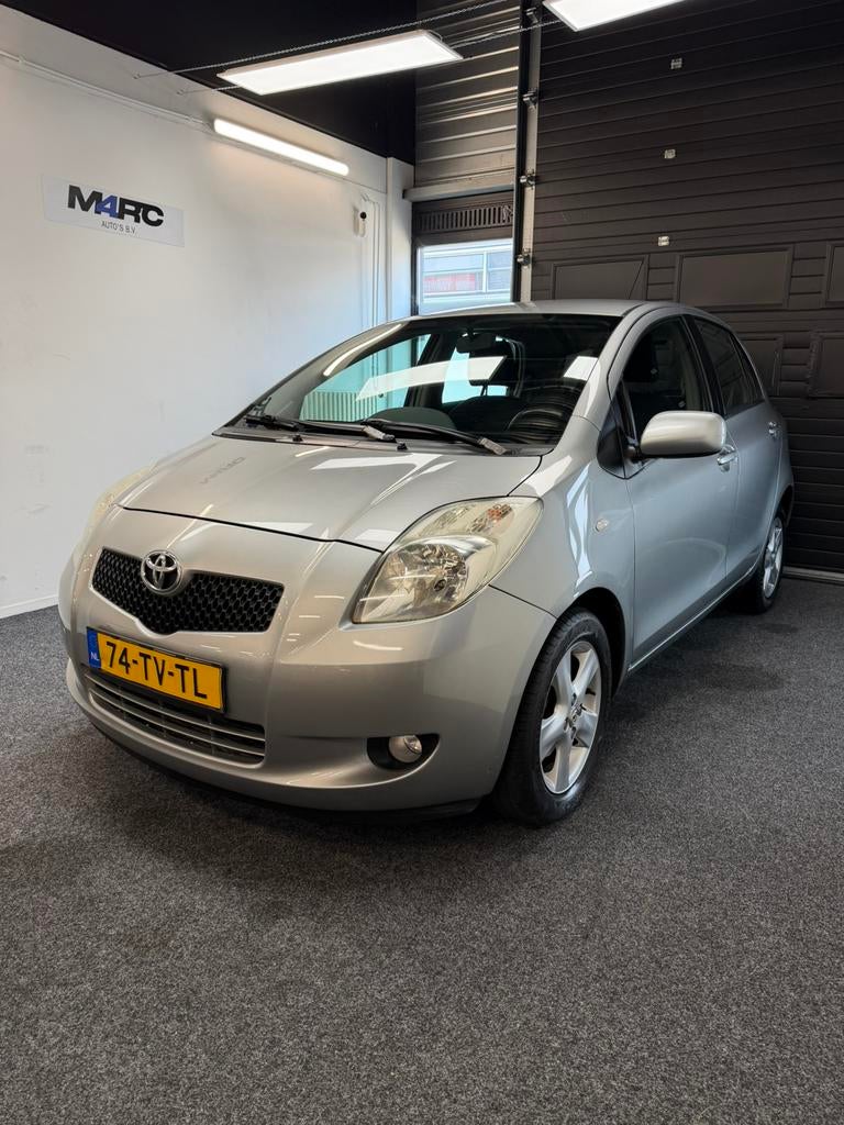 Toyota Yaris 1.3 16V Vvt-i 5DR SOL MMT 2007 Grijs, Stof, 40 €/maand, 750 kg, 4 cilinders