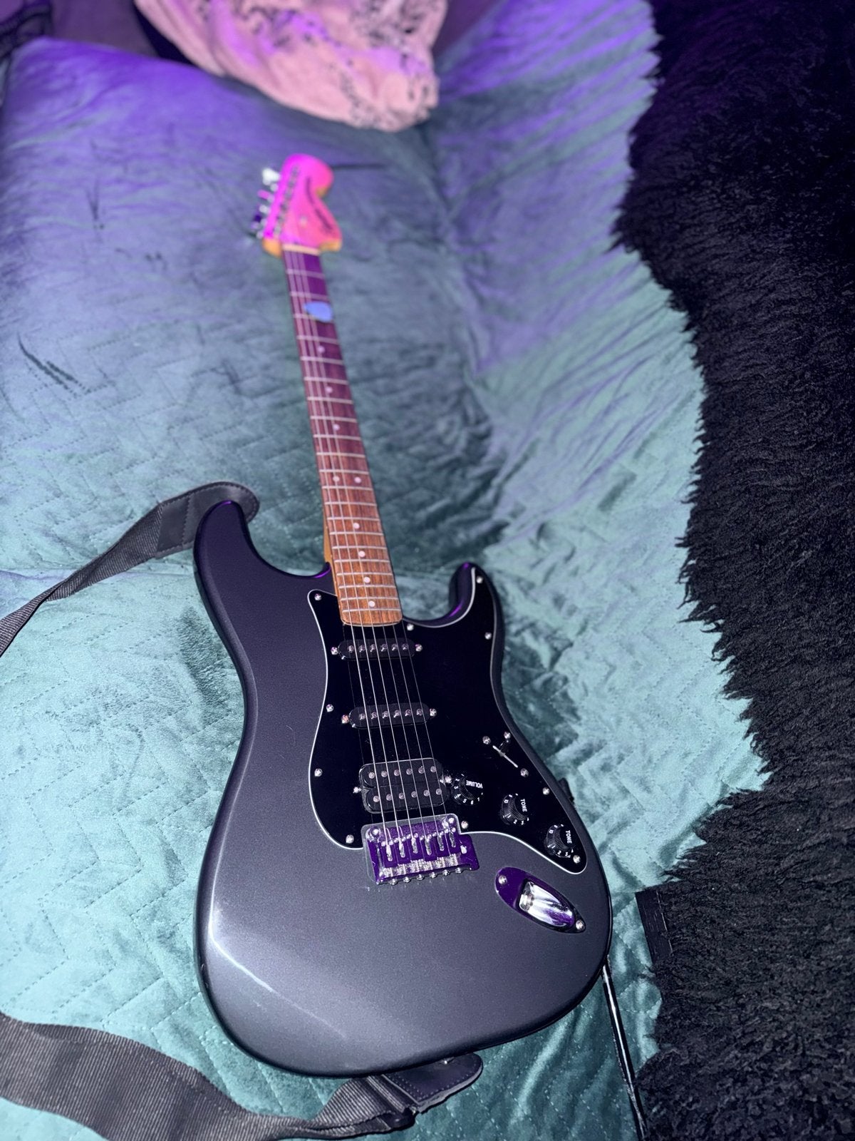Fender Squier Stratocaster met Fender versterker en kabel, Muziek en Instrumenten, Snaarinstrumenten | Gitaren | Elektrisch, Ophalen