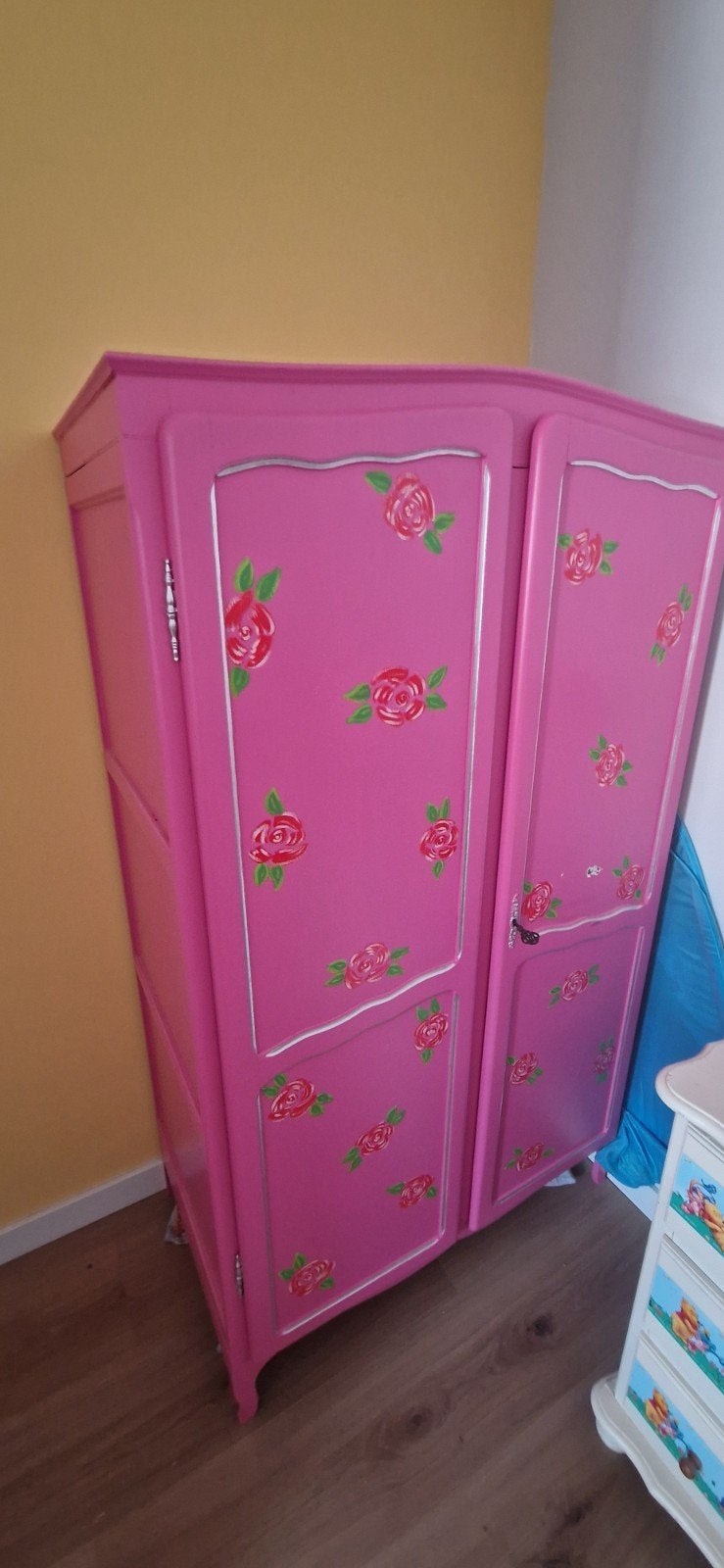 Queen Ann Kledingkast Roze met Rozen, Huis en Inrichting, Kasten | Kledingkasten, Met deur(en), Gebruikt, 100 tot 150 cm, Ophalen of Verzenden