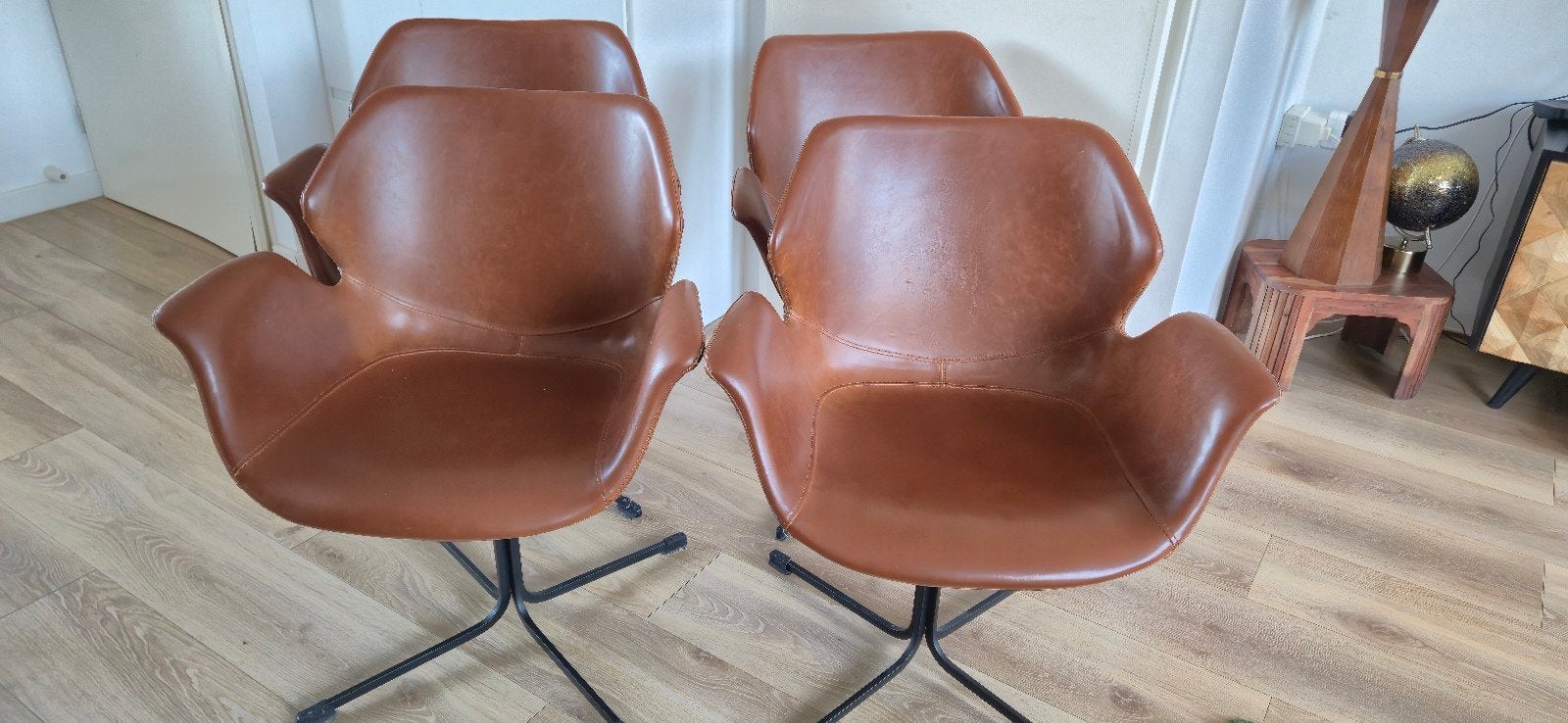 4 Design Zuiver Nikki eetkamerstoelen leer, Huis en Inrichting, Stoelen, Ophalen, Bruin, Leer, Zo goed als nieuw
