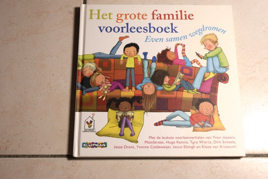 Het grote familie voorleesboek / div schrijvers, Ophalen of Verzenden, Zo goed als nieuw, Fictie algemeen, Voorleesboek