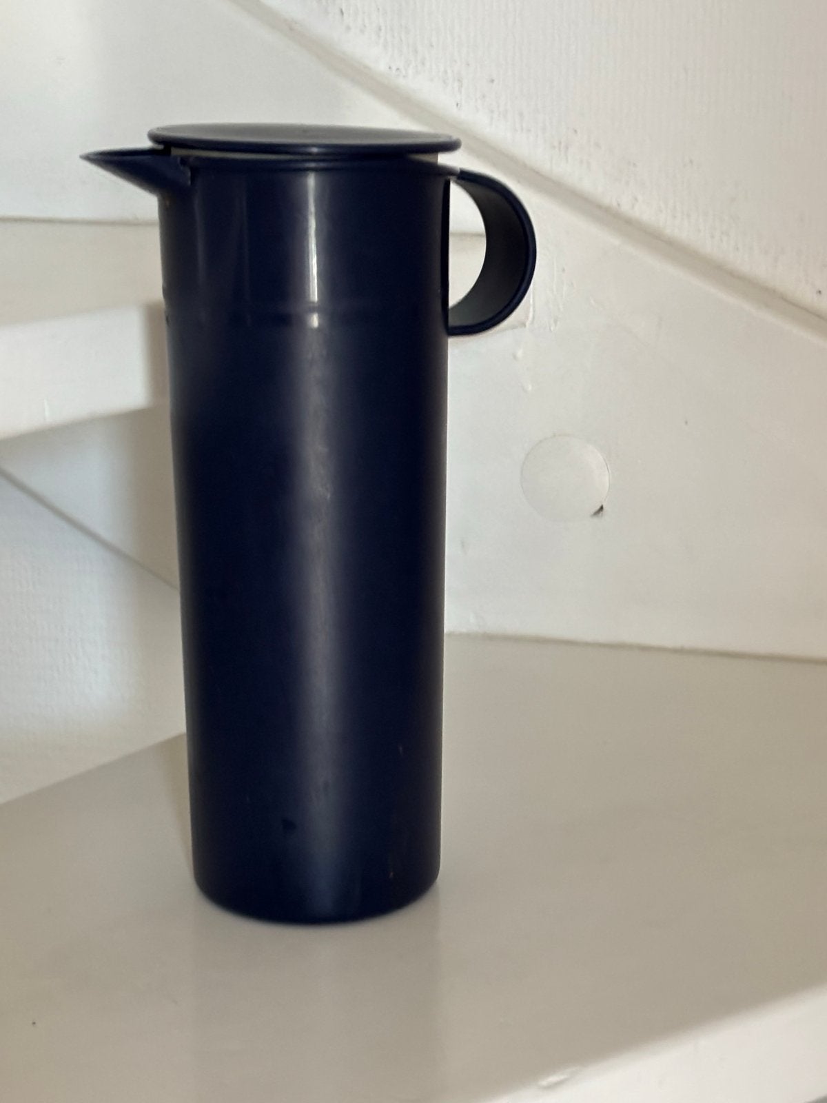 Tupperware thermoskan 1lt donkerblauw met deksel, Blauw, Beker of Kan, Ophalen of Verzenden, Met deksel