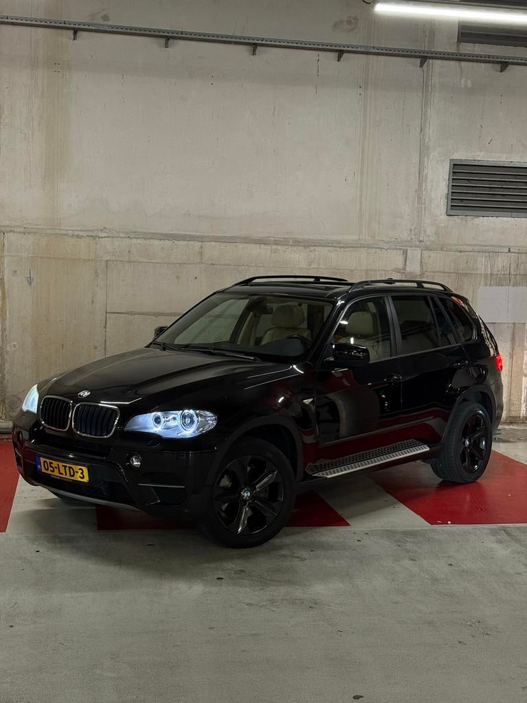 BMW X5 3.0 Xdrive 35i NEW APK*Pano*7 seats* 400pk, Auto's, X5, 138 €/maand, 7 stoelen, Zwart
