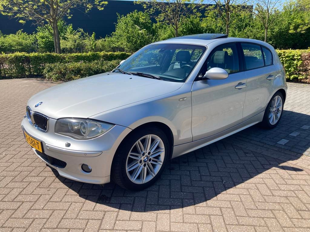 BMW 1-Serie 3.0 130I 5DR 2006 Grijs, Auto's, 1-Serie, 680 kg, 1350 kg, 2996 cc