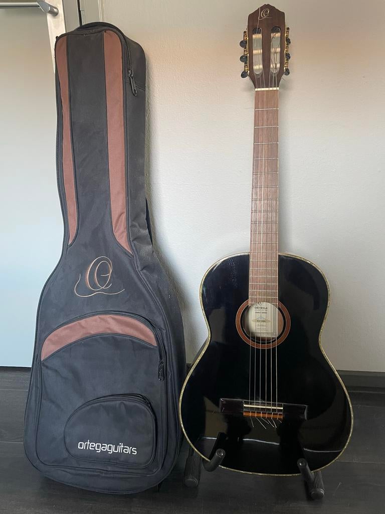 Ortega R221SNBK Klassieke Gitaar met hoes, Muziek en Instrumenten, Snaarinstrumenten | Gitaren | Akoestisch, Verzenden, Zo goed als nieuw