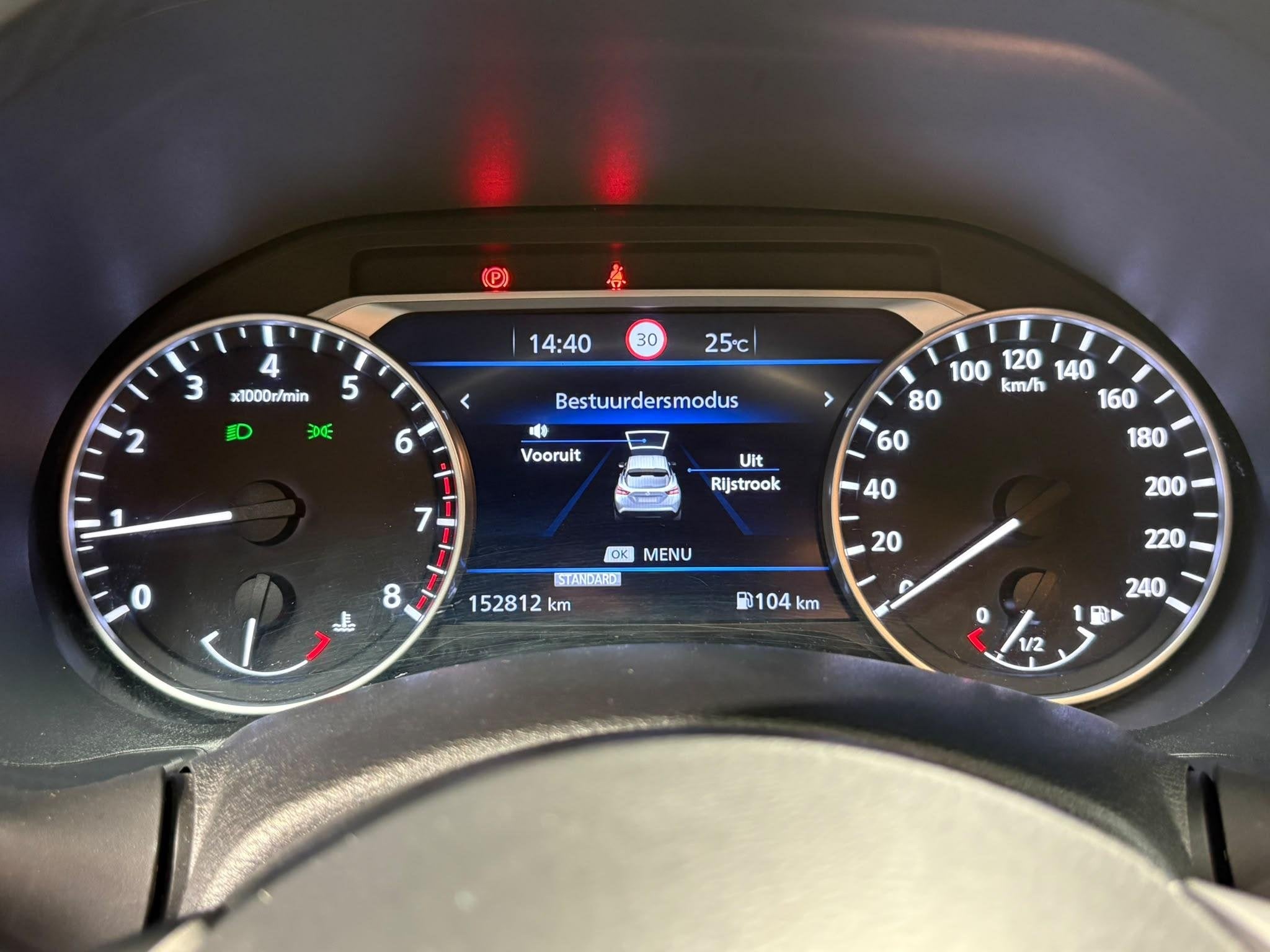 Foto 4 van Nissan Juke 1.0 DIG-T Enigma | Navigatie | Camera | Stoelver