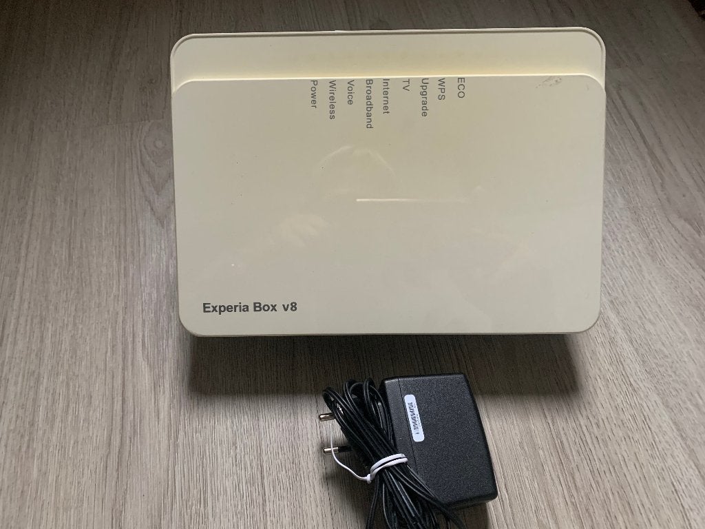 Experia box, Ophalen of Verzenden, Zo goed als nieuw, Router met modem, KPN Experia