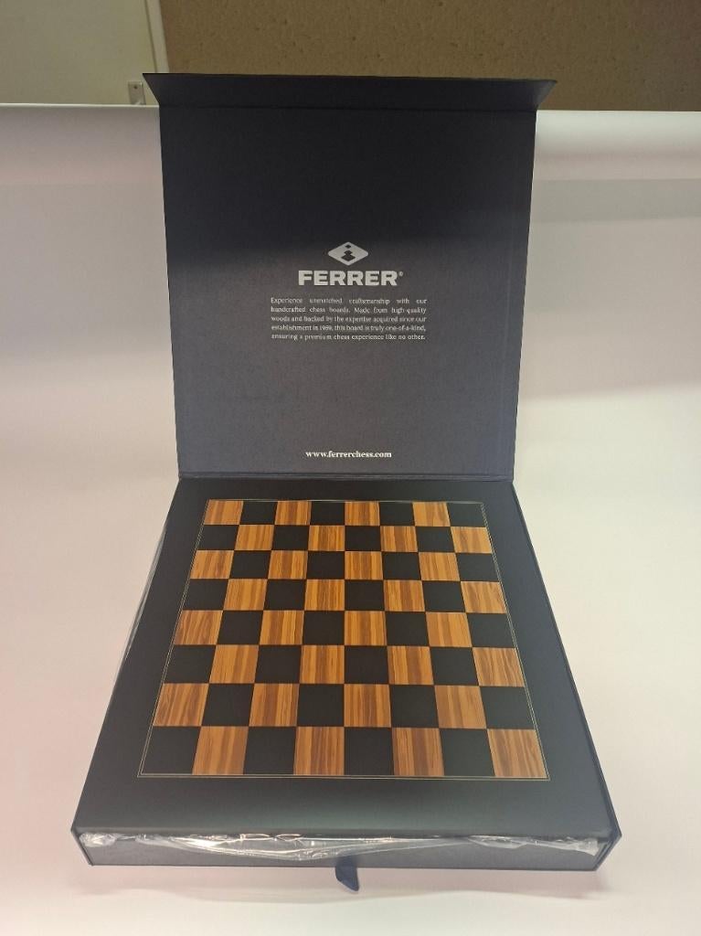 Luxe schaakset van olijfhout 50x50 cm - Ferrer Chess, Een of twee spelers, Ophalen of Verzenden, Zo goed als nieuw