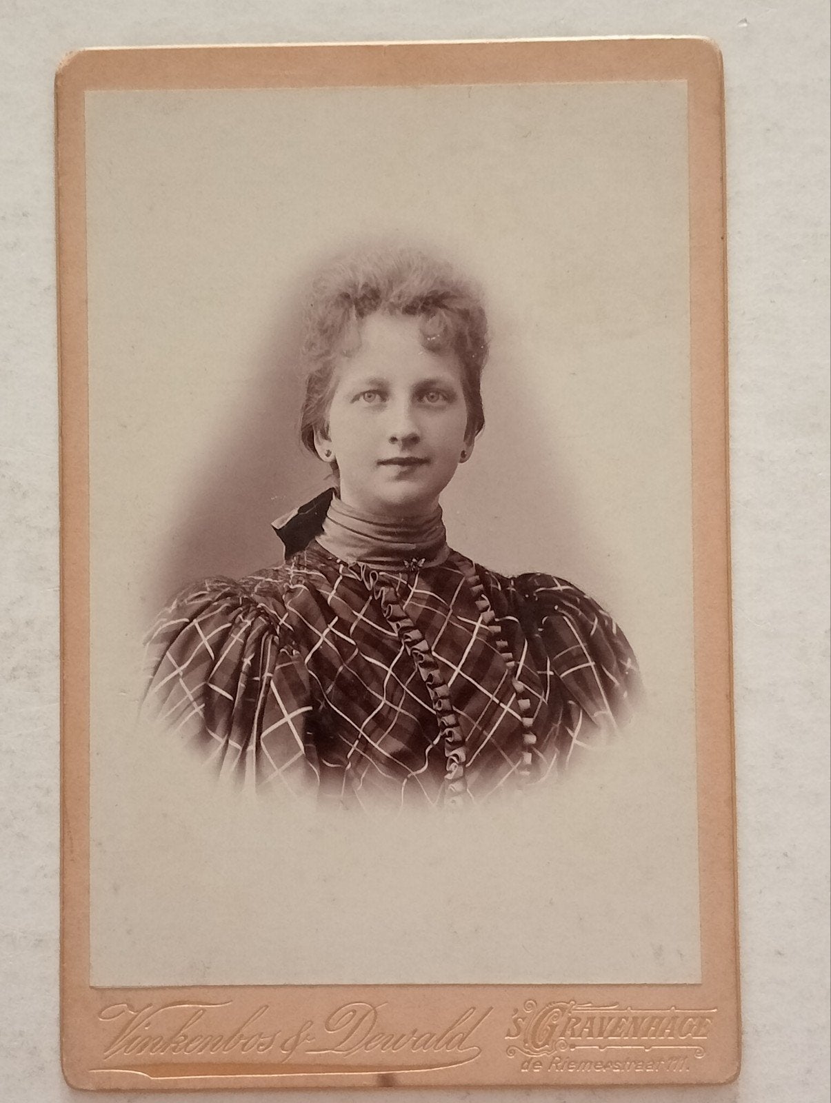 Antieke foto van een dame, Vinkenbos & Dewald, Den Haag, Ophalen of Verzenden, Voor 1940, Gebruikt, Overige onderwerpen