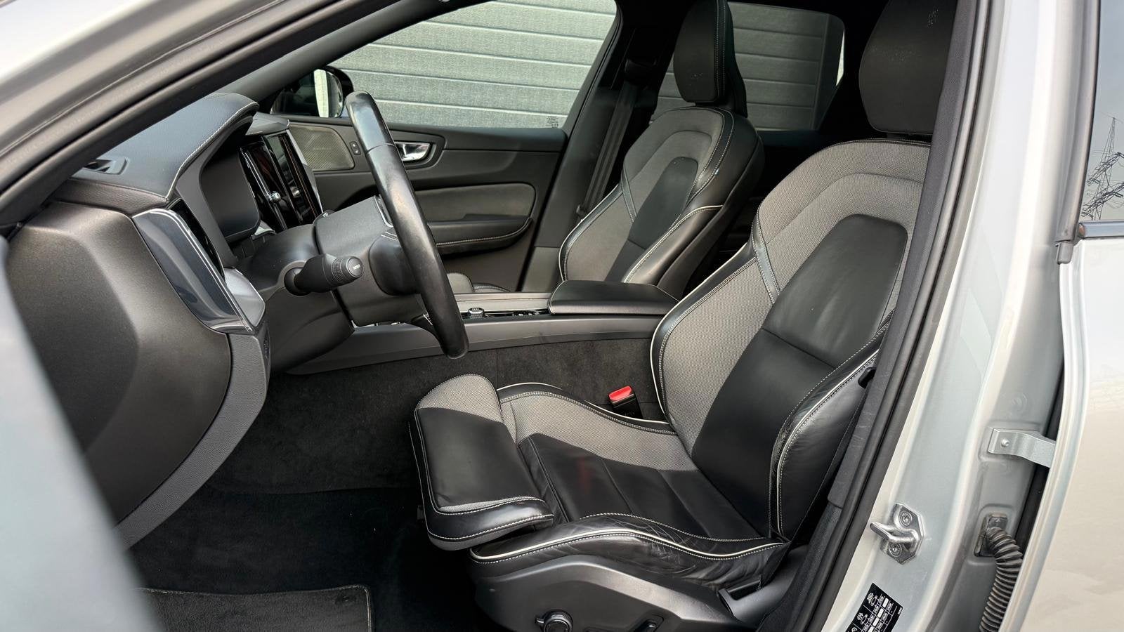 Volvo XC60 2.0 T6 Plug-in hybrid AWD R-Design | 360 | HK |, Automaat, Gebruikt, Zwart, 1969 cc