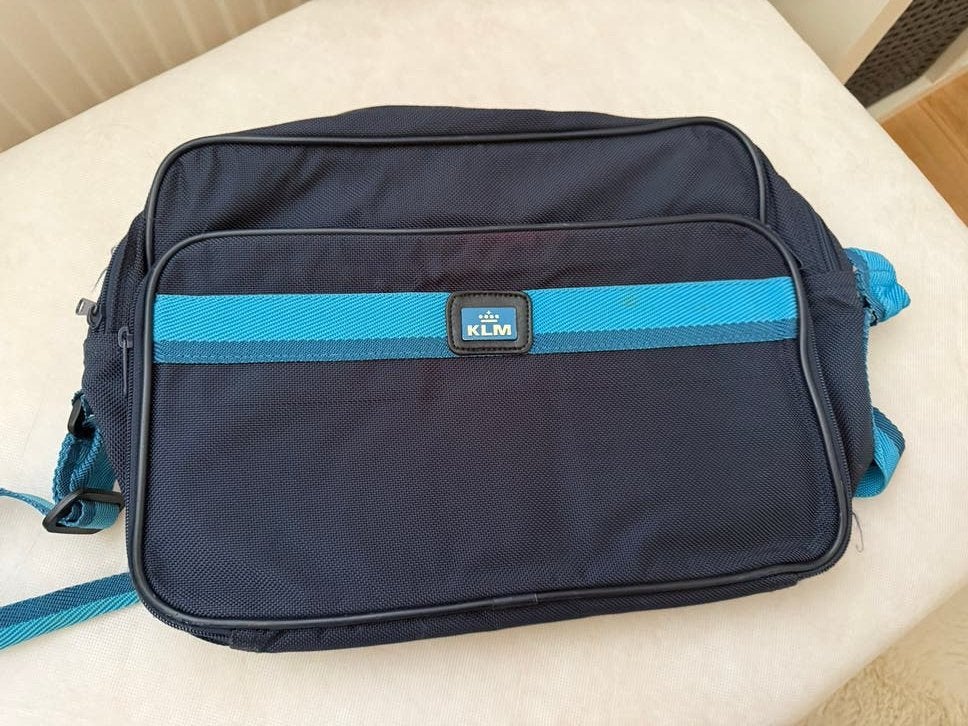 Originele KLM Schoudertas - 1 x gebruikt, Sieraden, Tassen en Uiterlijk, Tassen | Schoudertassen, Ophalen, Zo goed als nieuw, Blauw