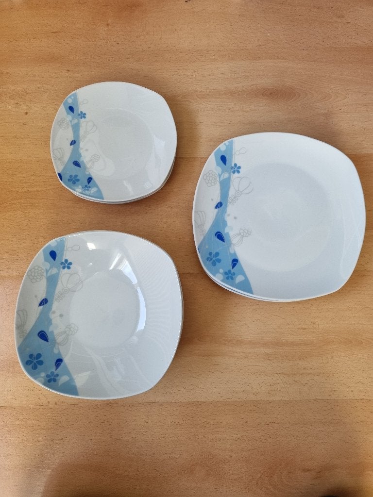 Servies, blauwen bloemen, Huis en Inrichting, Keuken | Servies, Ophalen, Gebruikt, Bord(en), Overige stijlen