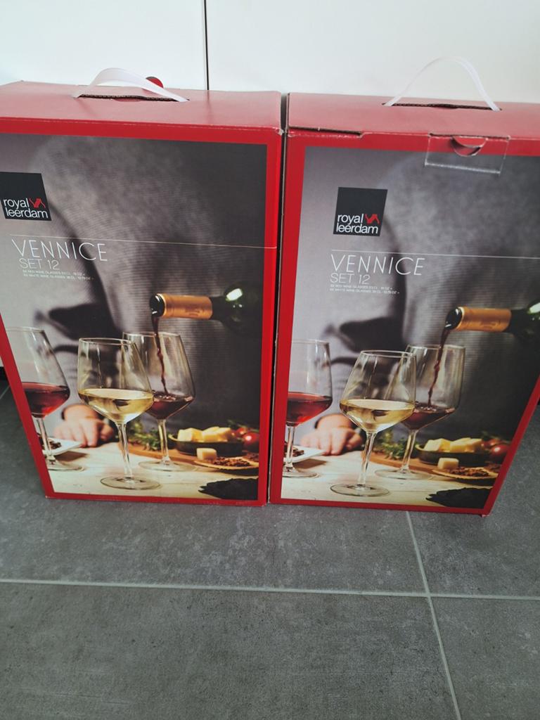 2x geschenkdoos wijnglazen Vennice Royal Leerdam, Huis en Inrichting, Keuken | Servies, Ophalen, Glas of Glazen, Nieuw, Glas
