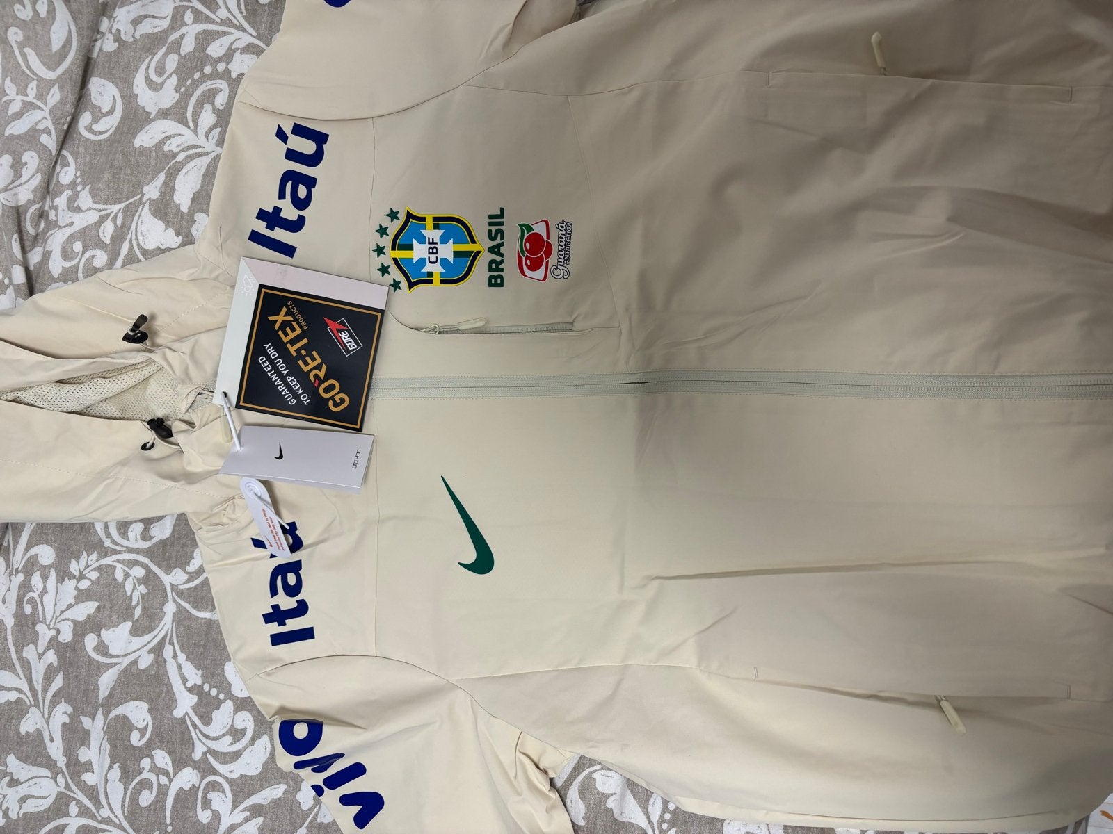 Nike Brazil CBF Gore-Tex Jas - Nieuw met labels, Kleding | Heren, Ophalen of Verzenden, Nieuw, Beige