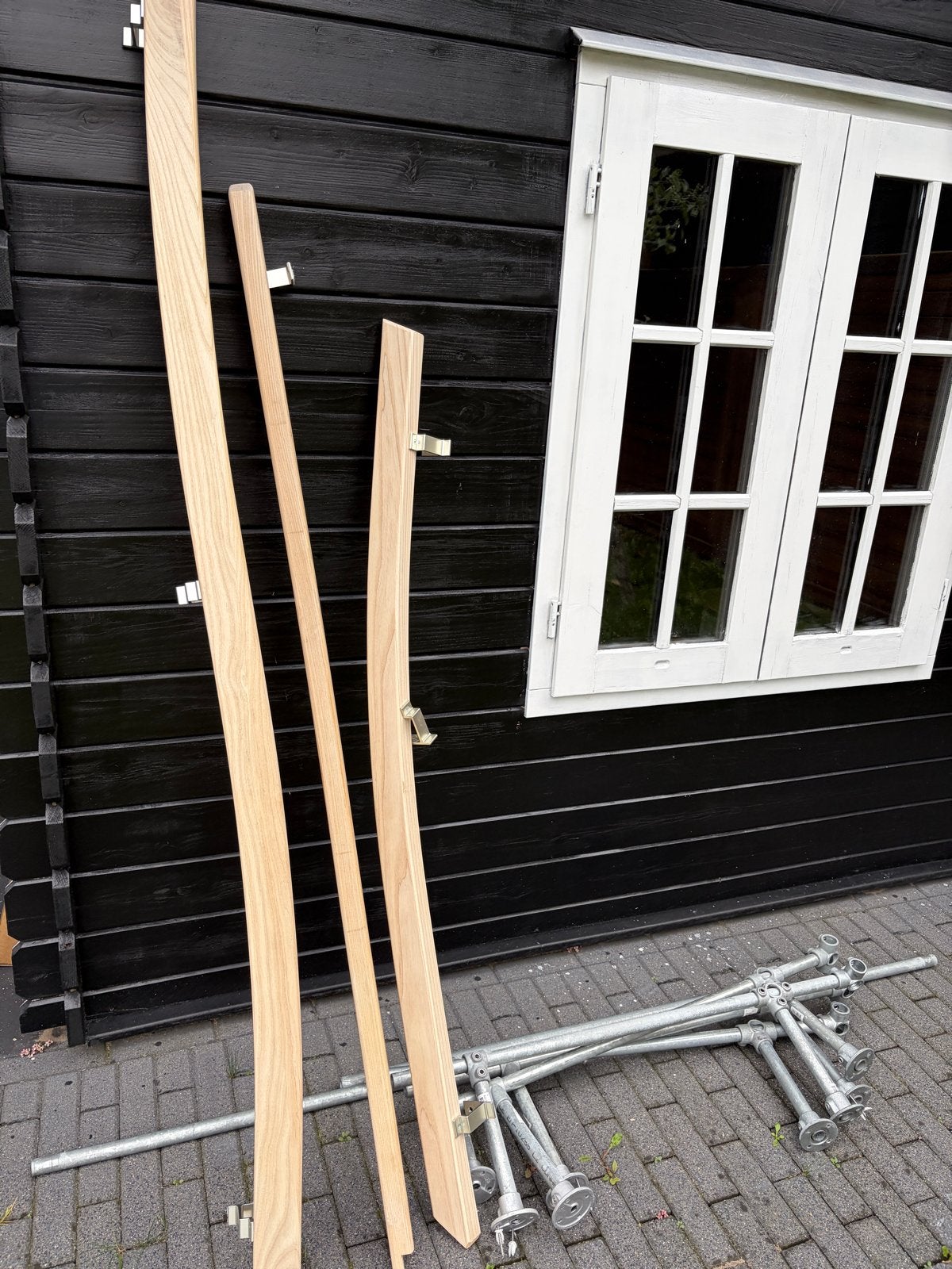 Hardhouten gelakte trapleuningen met bevestigingshaken, Ophalen, Gebruikt, Trap