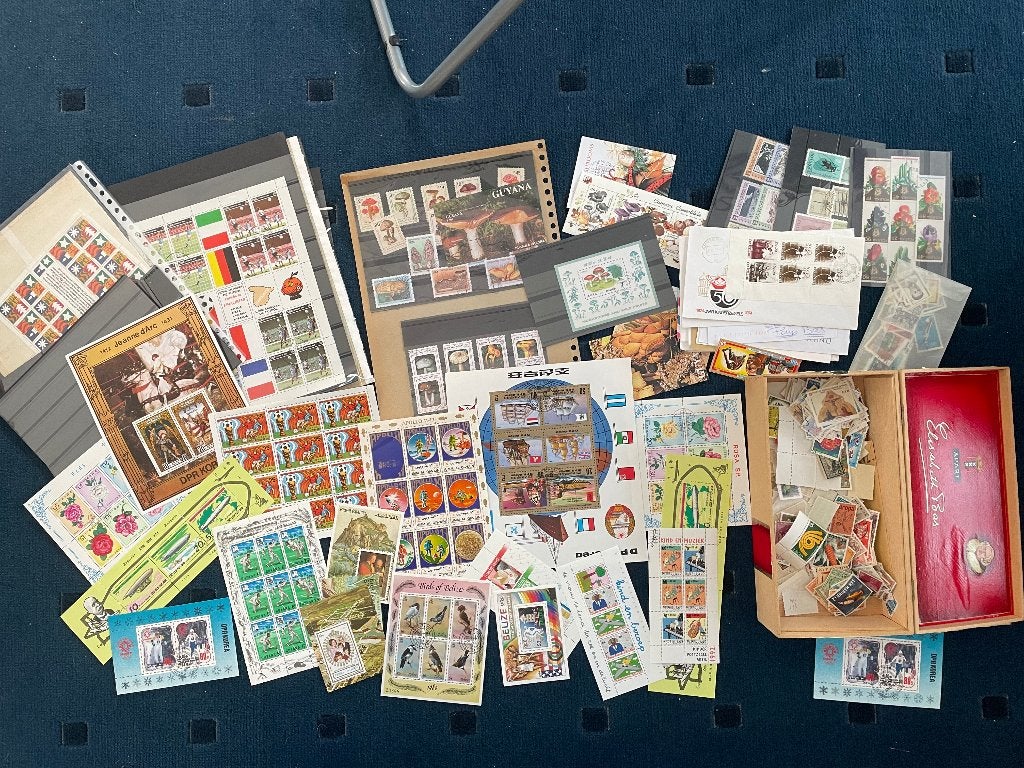 Postzegels uitzoekdoos, verrassingsdoos, snuffeldoos 2, Postzegels en Munten, Ophalen of Verzenden, Buitenland