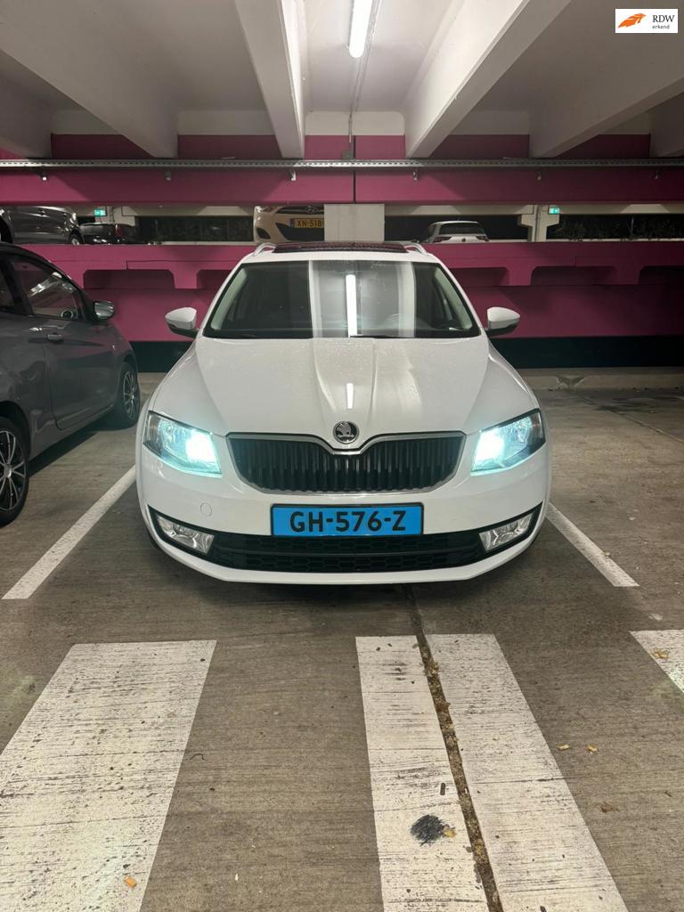 Skoda Octavia Combi 1.6 TDI Ambition Businessline, Auto's, Skoda, Bedrijf, Te koop, Octavia, ABS, Airbags, Airconditioning, Automatische klimaatregeling