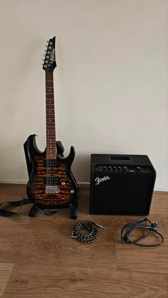 Ibanez elektrische gitaar met Fender versterker en hoes, Muziek en Instrumenten, Snaarinstrumenten | Gitaren | Elektrisch, Ibanez