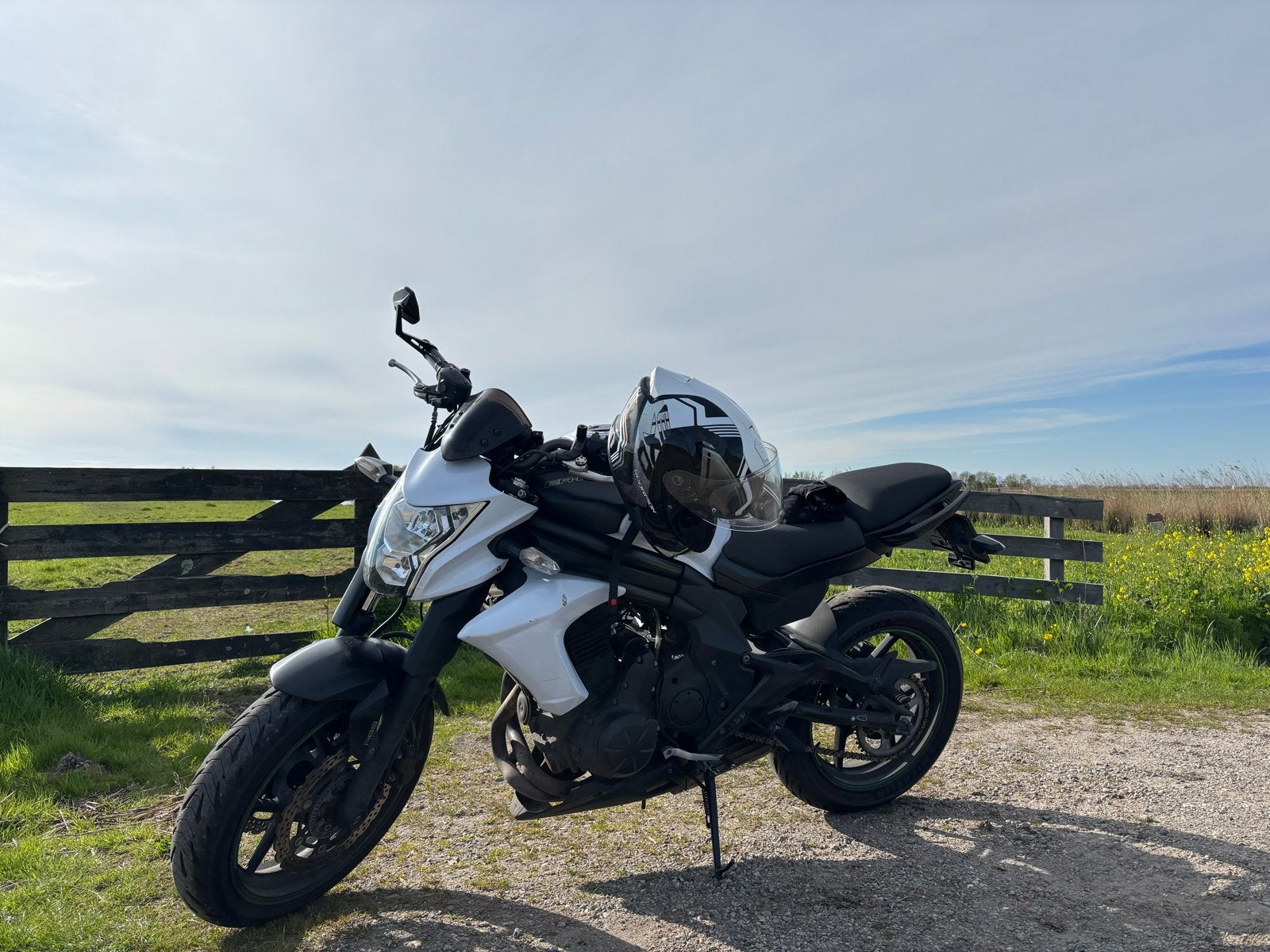 Kawasaki ER-6N Naked Bike 2015 - Wit/Zwart, Motoren, Motoren | Kawasaki, 2 cilinders, Gebruikt, Particulier, Meer dan 35 kW