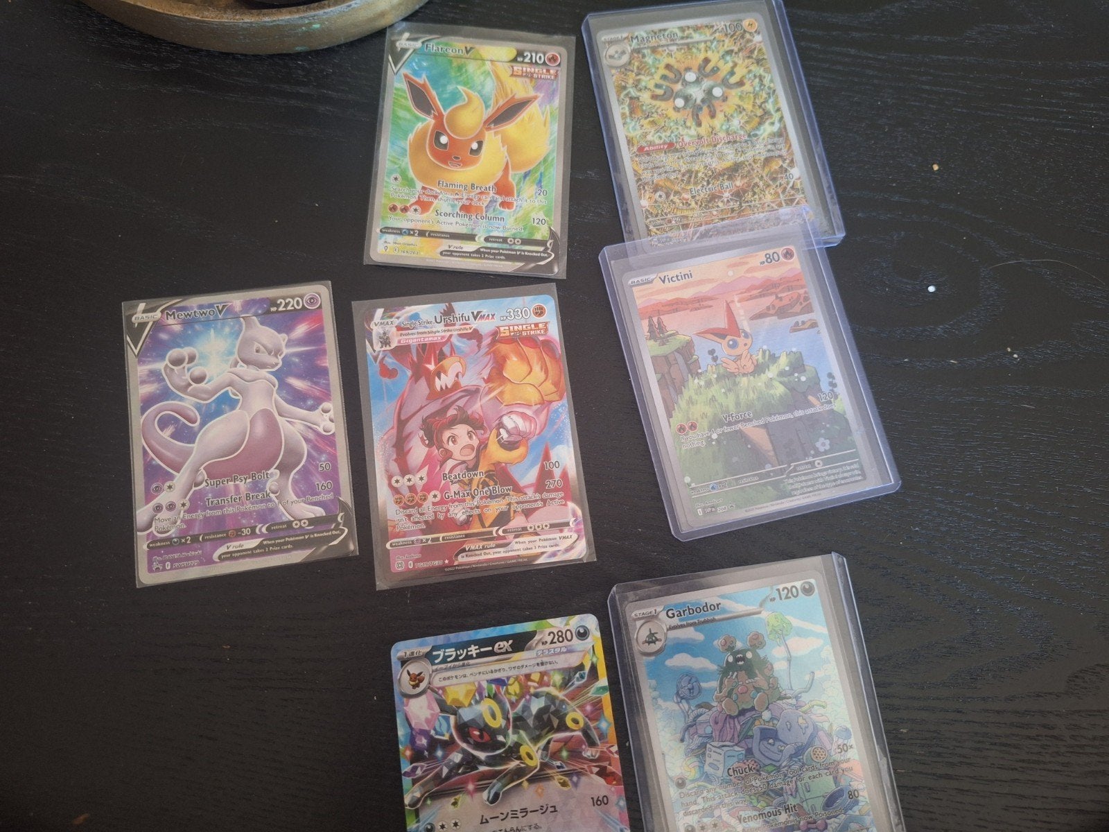 Pokémon kaarten - Mewtwo V, Flareon V, Victini, Garbodor,, Ophalen of Verzenden