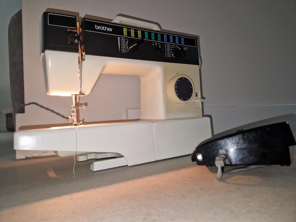 Brother VX561S Naaimachine zgan., Hobby en Vrije tijd, Naaimachines en Toebehoren, Ophalen of Verzenden, Gebruikt, Naaimachine
