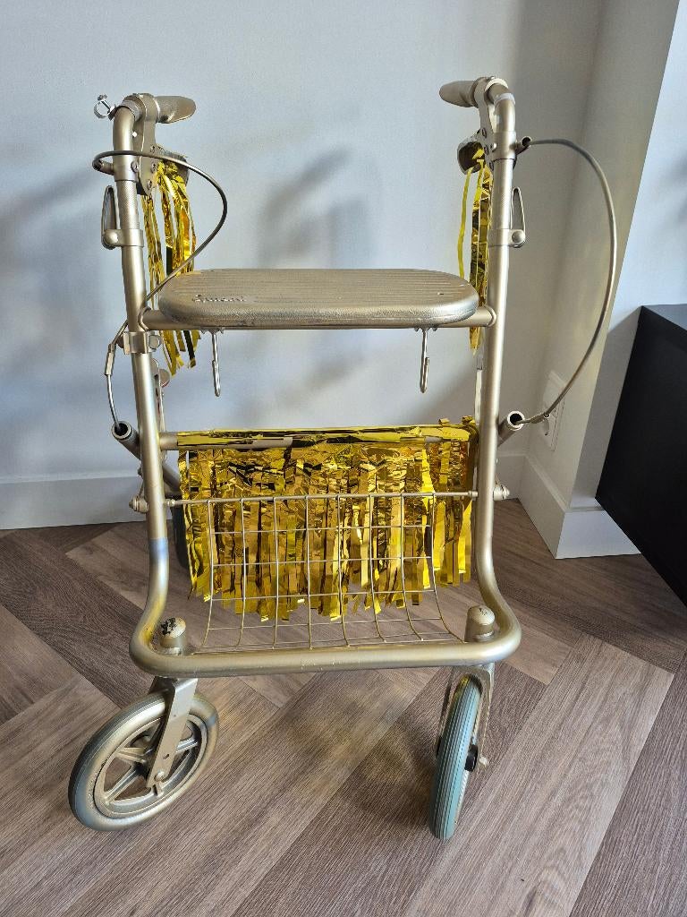 rollator in de kleur goud, Ophalen, Gebruikt