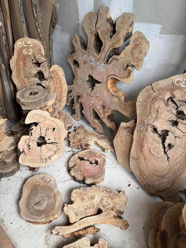 Unieke houten planken en boomstambladen bij Decoratief Hout, Doe-het-zelf en Verbouw, Hout en Planken, 25 tot 50 mm, Nieuw, Ophalen of Verzenden
