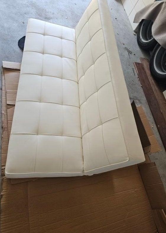 Crèmekleurige slaapbank - Compact en comfortabel, Tweepersoons, Zo goed als nieuw, 180 cm, Crème