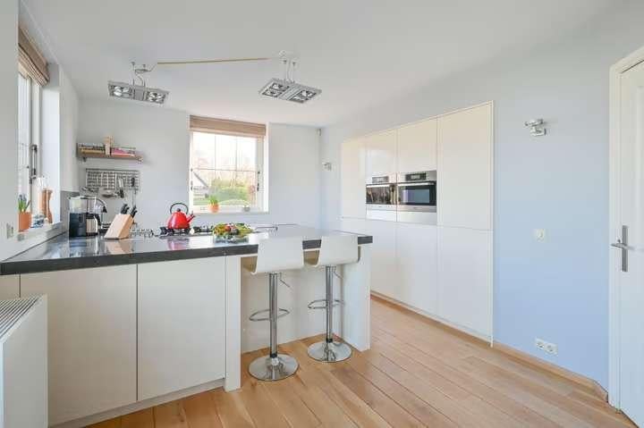 Complete L-vorm keuken – hardsteen blad, Miele-apparatuur, Huis en Inrichting, Keuken | Complete keukens, Ophalen, Gebruikt, Wit
