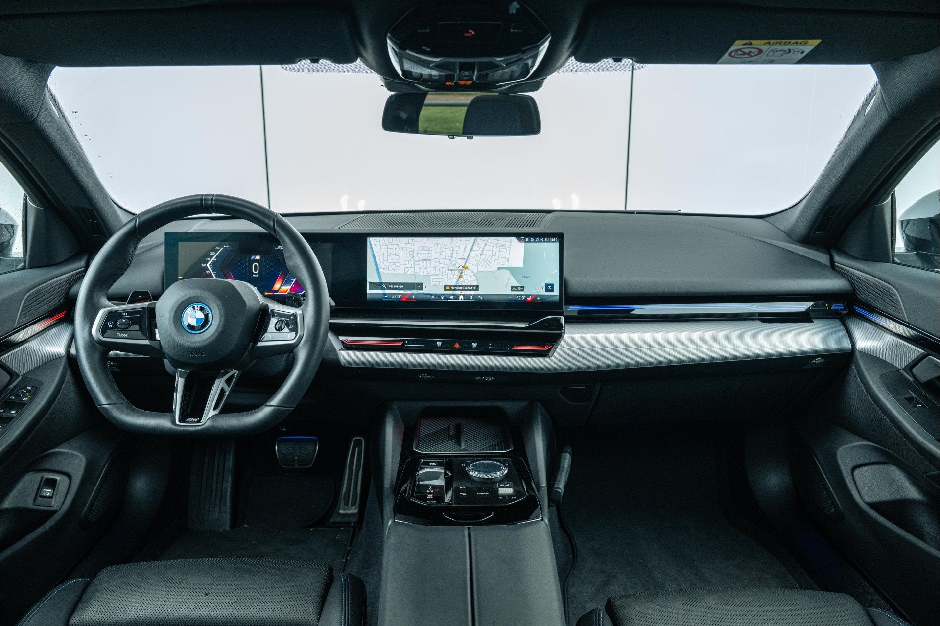 BMW 5 Serie 530e M Sport Automaat / Panoramdak / Trekhaak /, Auto's, Automaat, 1998 cc, Achterwielaandrijving, Met garantie (alle)