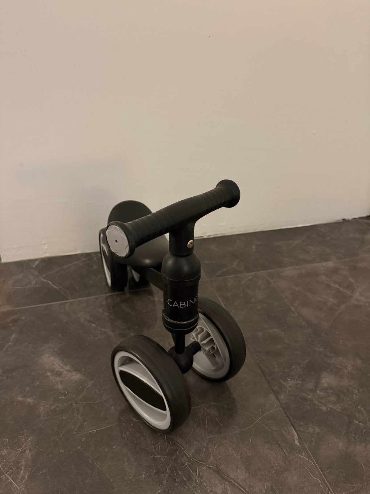Cabino loopfietsje 4-wieler zwart, Ophalen, Zo goed als nieuw, Minder dan 16 inch