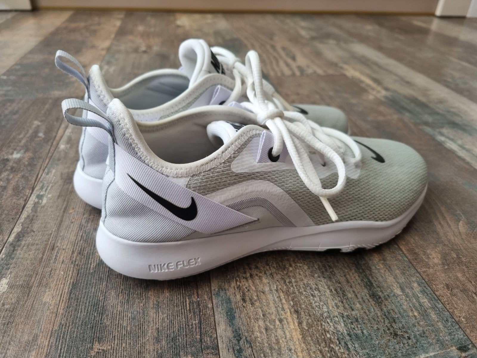 Nieuwe schoenen Nike flex TR9 - maat 38, Kleding | Dames, Schoenen, Wit, Nike, Nieuw, Ophalen of Verzenden
