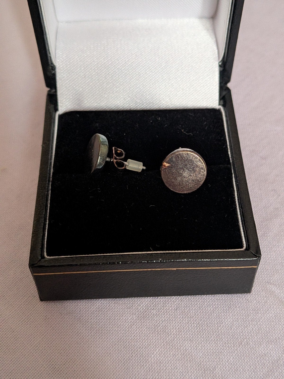 Bronskleurige Oorbellen - Knopjes, Sieraden, Tassen en Uiterlijk, Oorbellen, Overige materialen, Gebruikt, Bruin, Ophalen of Verzenden