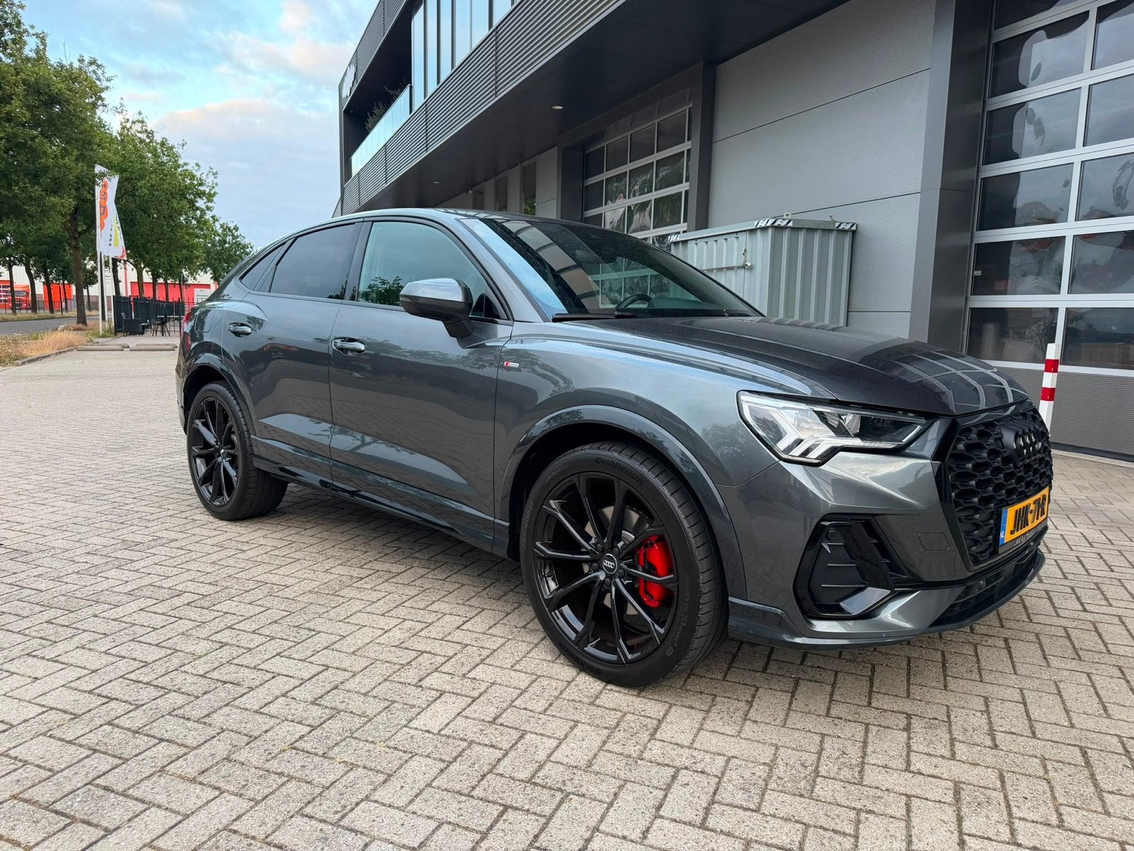 Audi Q3 45 Tfsi e 245pk Phev S- LINE S Tronic 2022 Grijs, Auto's, 1715 kg, Plug-in hybride, 1395 cc, Te koop