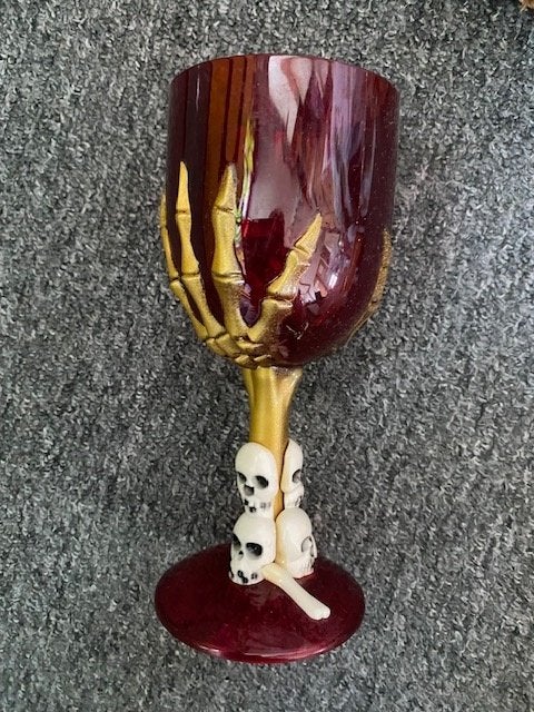 Gothic Wijn Glas met Schedels en Skelet Hand, Overige typen, Kunststof, Ophalen of Verzenden, Zo goed als nieuw