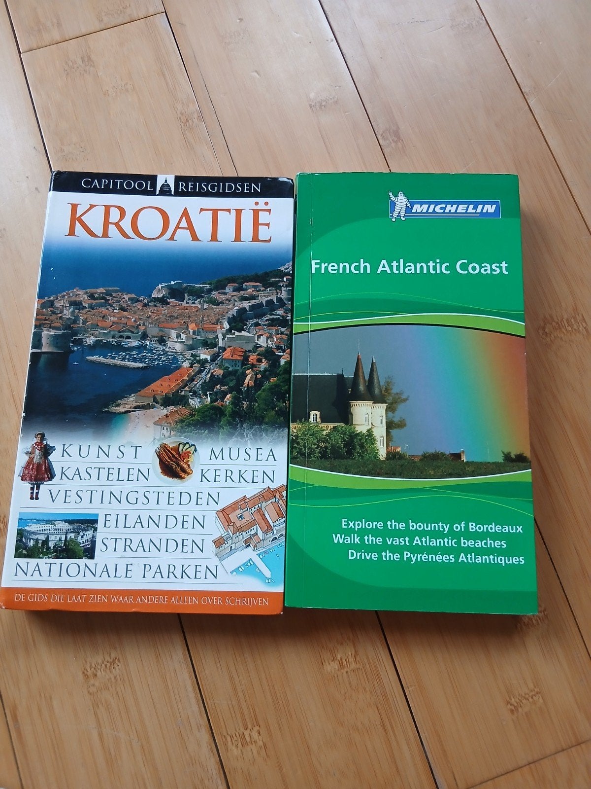 Capitool Reisgids Kroatië & Michelin French Atlantic Coast, Ophalen of Verzenden, Europa, Reisgids of -boek, Capitool