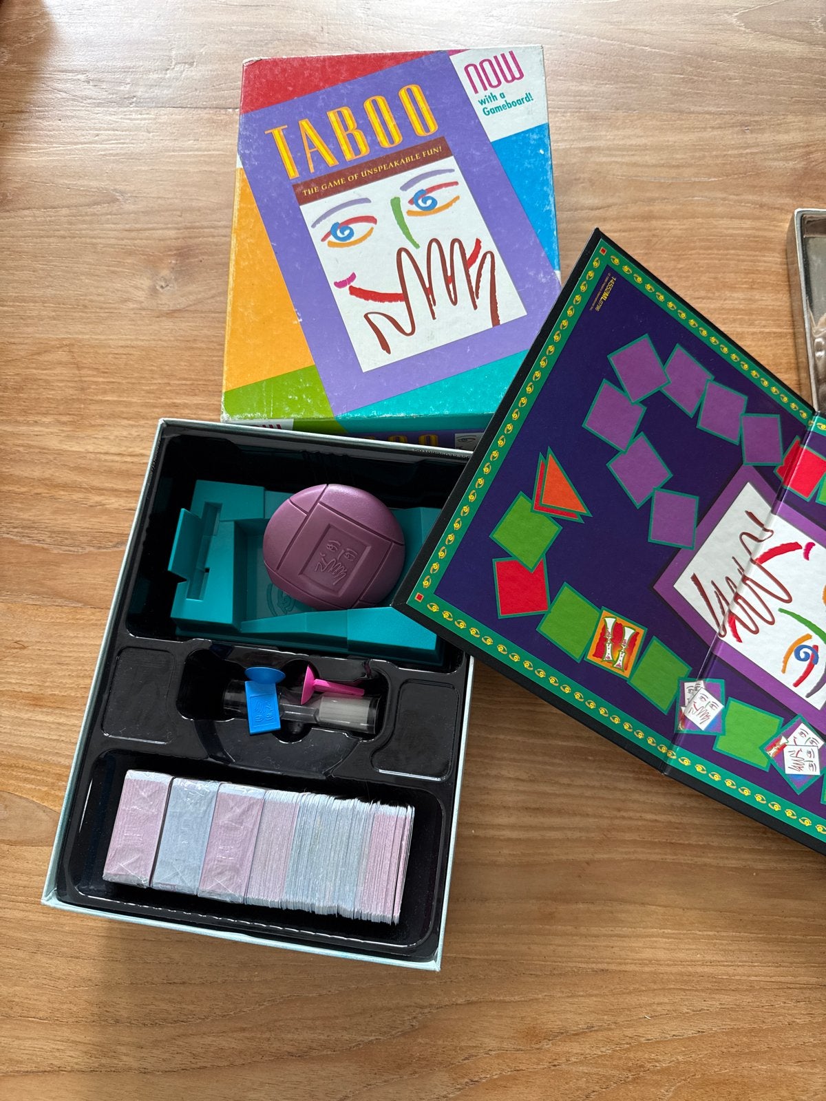 Diverse bordspellen €10 p/st: Taboo, Party & Co, Monopoly,, Ophalen, Zo goed als nieuw