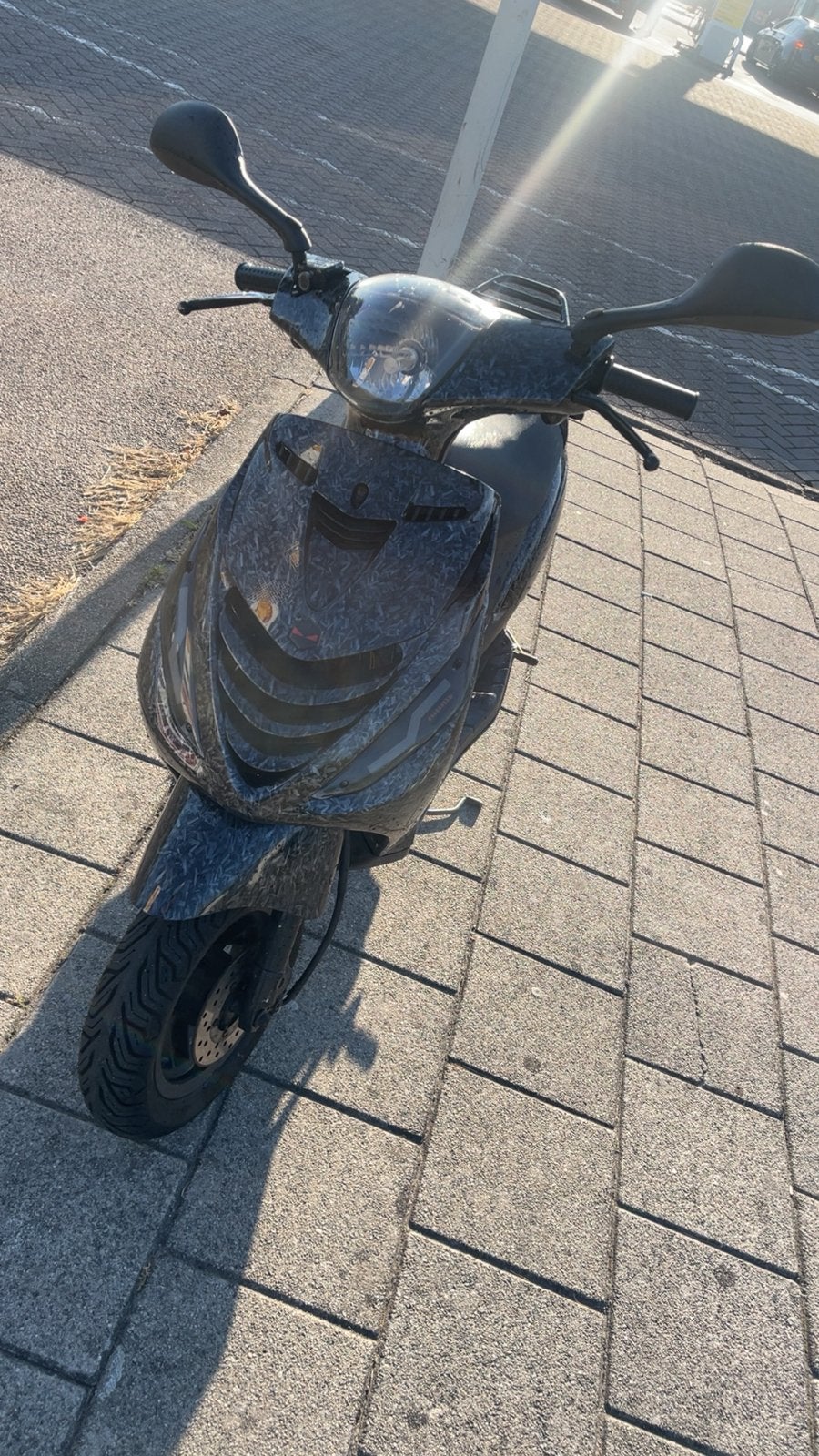 Nette 70cc 2 takt Piaggio zip carbon look., Ophalen of Verzenden, Zo goed als nieuw, Benzine, Zip