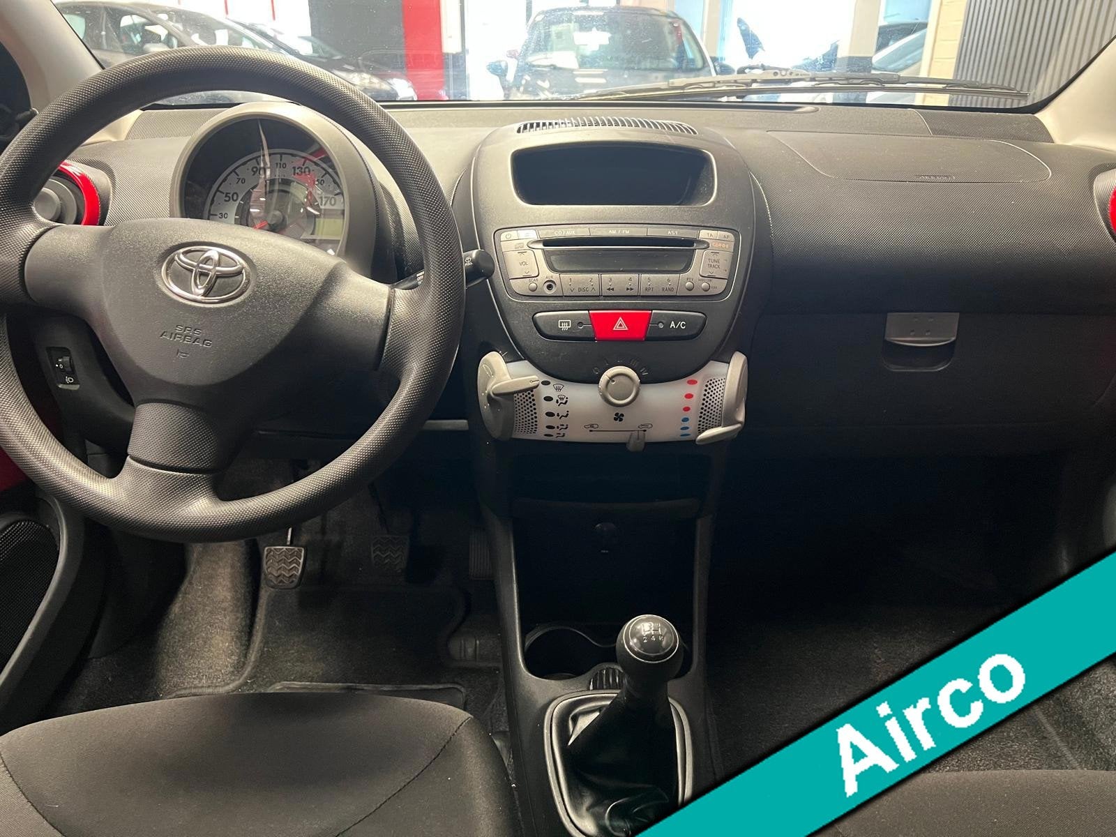 Toyota Aygo 1.0 VVT-i Now 1e Eigenaar - NAP - Airco, Euro 5, Stof, Gebruikt, Zwart