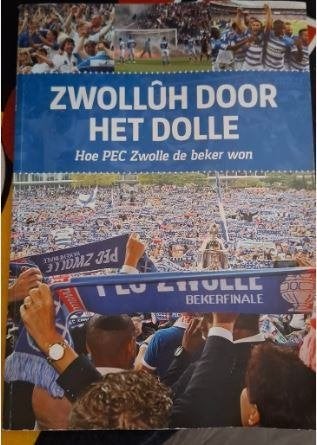 Zwollûh door het Dolle: Hoe PEC Zwolle de beker won, Verzamelen, Sportartikelen en Voetbal, Ophalen of Verzenden, Gebruikt, Overige binnenlandse clubs